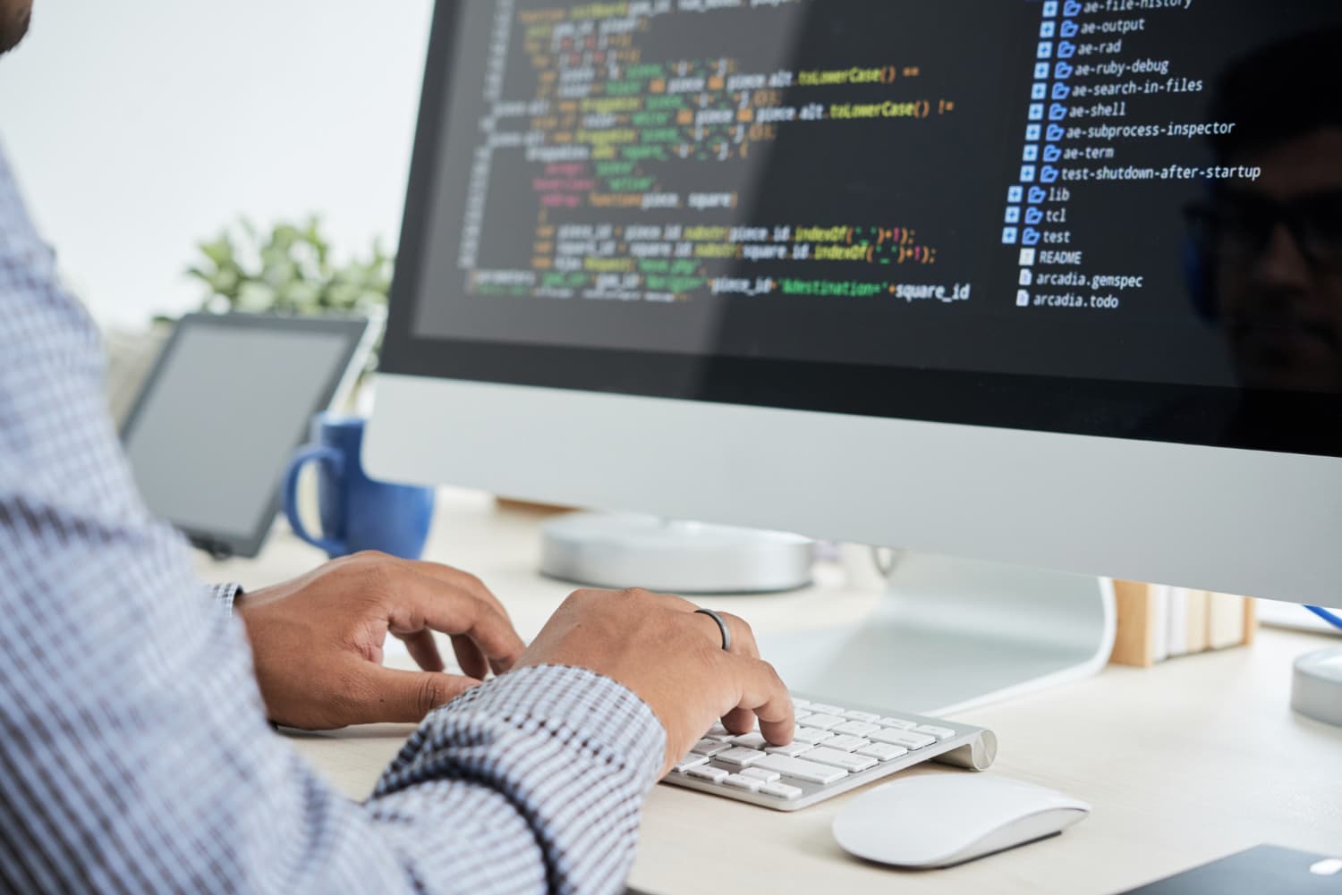 Service desk analysts supporting end users